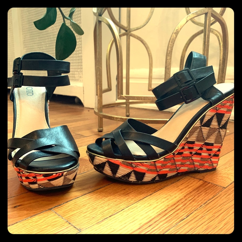 Cato Coral, black and tan wedges.